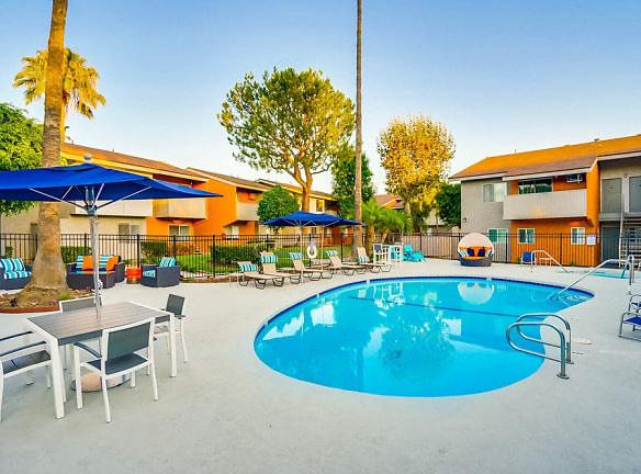 Pacific Trails Luxury Apartments - Covina, CA