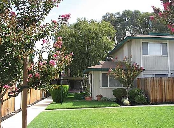 Royal Garden Apartments - Pleasanton, CA
