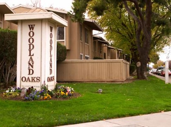 Woodland Oaks Apartments - Woodland, CA