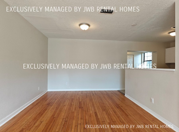 7908 Denham Rd W - Jacksonville, FL