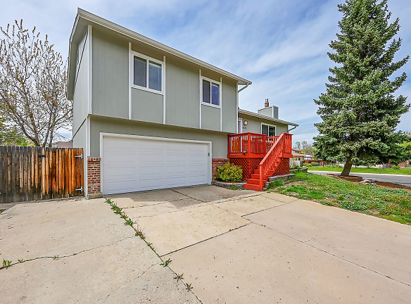 8595 Field Ct - Arvada, CO