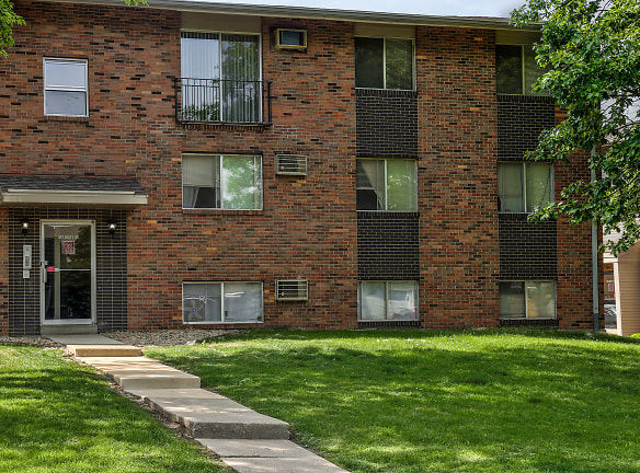 Fairway Apartments - Bloomington, IL