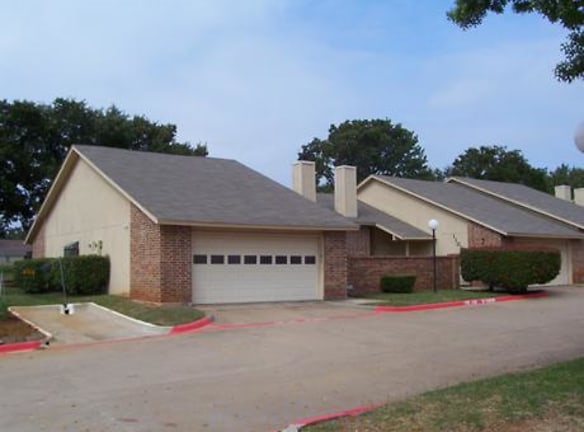 Cedar Garden Townhomes Apartments - Arlington, TX