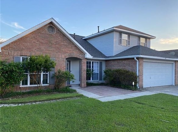 6145 Clearwater Dr - Slidell, LA