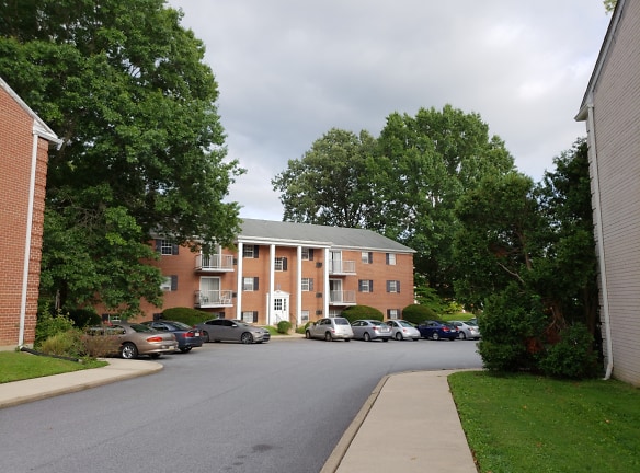 Carriage House Apartments - Newtown Square, PA