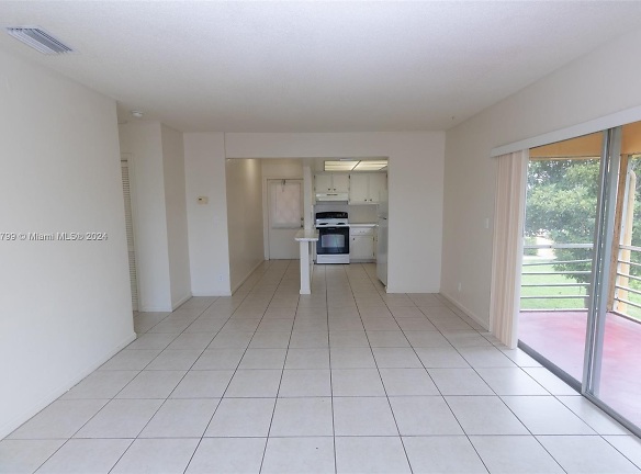 8900 NW 38th Dr #7 - Coral Springs, FL