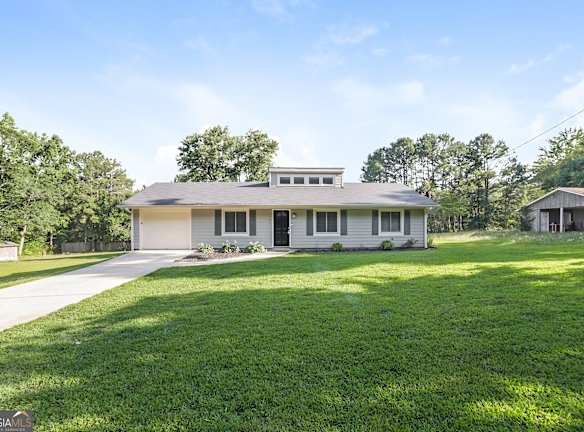 2591 Old Chestnut Log Rd - Lithia Springs, GA