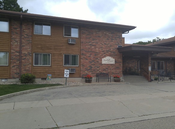 Hearthside Commons Apartments - Neenah, WI