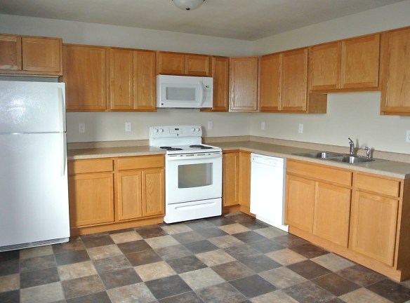 713 3rd St NW - Minot, ND