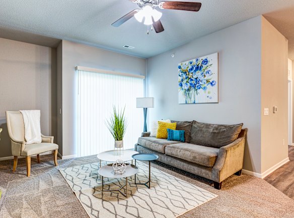720 NE Alices Rd - Waukee, IA