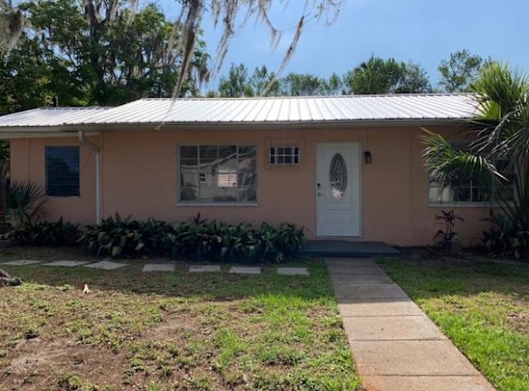 207 Stewart Ave - Deland, FL