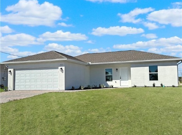 3929 NW 42nd Ln - Cape Coral, FL