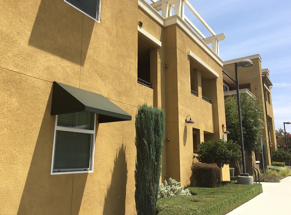 Courier Place Apartments - Claremont, CA