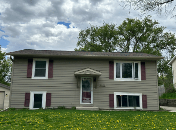 4036 4th Pl NW - Rochester, MN