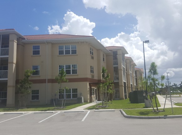 Bradford Square Retirement Community Apartments - Naples, FL