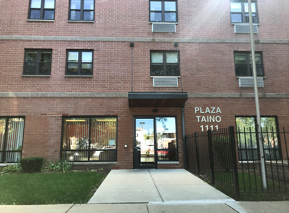 Plaza Taino Apartments - Chicago, IL