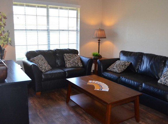 Brownstone Apartment Homes - Terrell, TX
