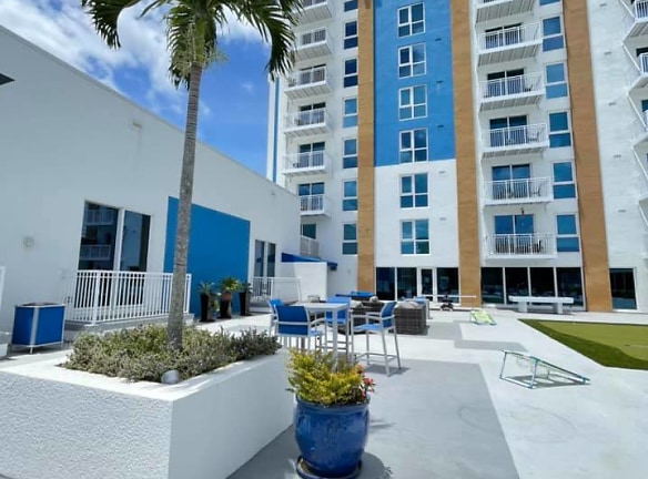 1111 Cleveland St unit 2 - Clearwater, FL