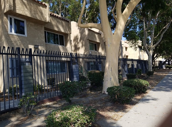 Douglas Park Apartments - Compton, CA