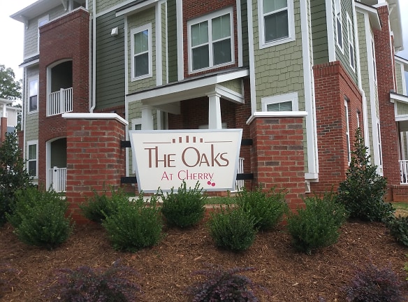 The Oaks At Cherry Apartments - Charlotte, NC