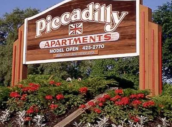 Piccadilly Apartments - Milwaukee, WI