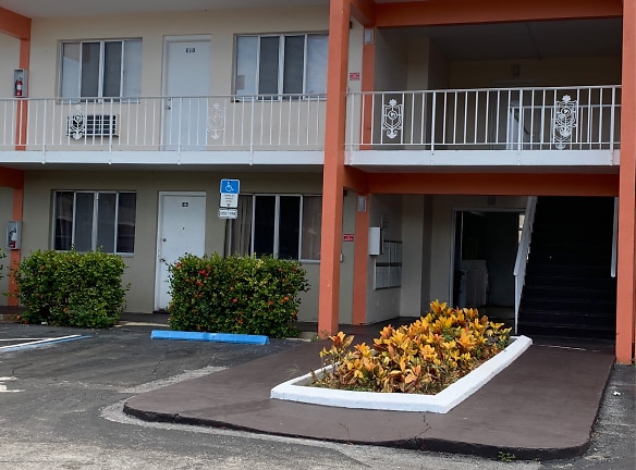 Lancaster Apartments - West Palm Beach, FL