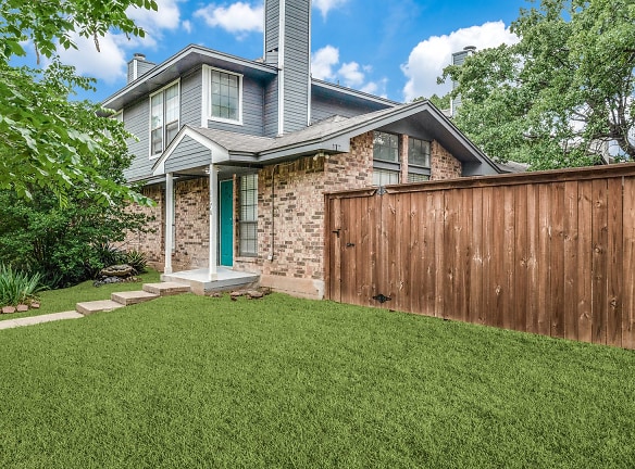 117 Peachtree Ct - Kennedale, TX