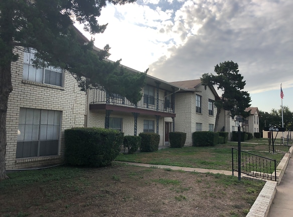 Westwood Villa Apartments - Waco, TX