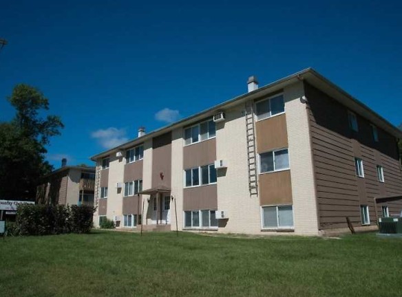 Country Club View Apartments - Cedar Rapids, IA