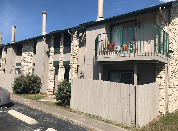 Woodwillow Townhomes Apartments - Austin, TX