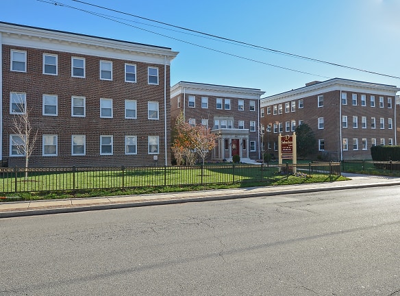 Suburban Court Apartments - Ardmore, PA