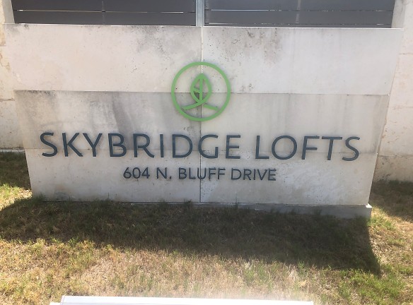 Skybridge Lofts Apartments - Austin, TX