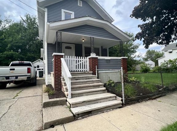 323 Upland Ave - Akron, OH