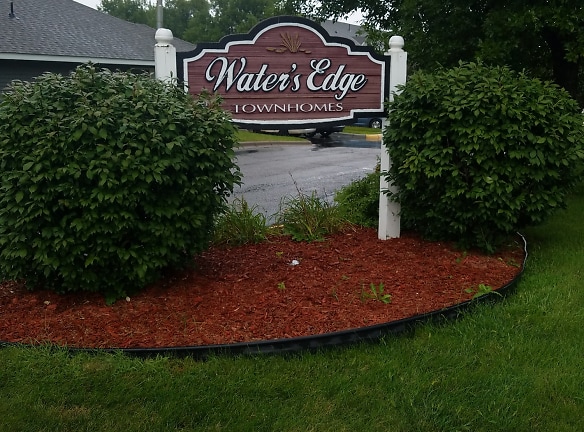 Waters Edge Townhomes Apartments - Watertown, MN