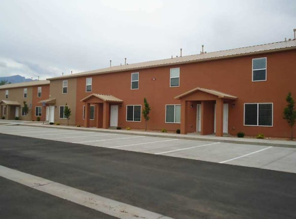 Coronado Townhome Apartments - Bernalillo, NM