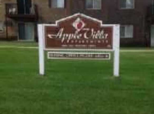 Apple Villa Apartments - Apple Valley, MN