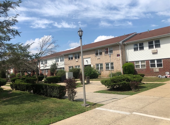 Mill River Residence Apartments - Rockville Centre, NY